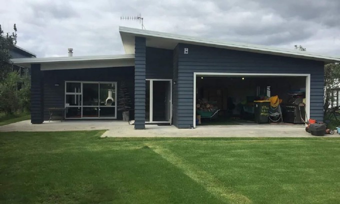 Te Horo Beach Casa | Te Horo - Large House Close to Beach and Amenities