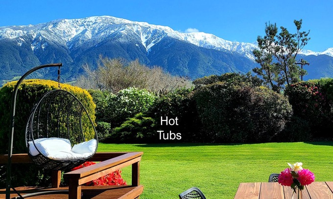 Kaikoura Casa | Te Mahuru Retreat Kaikoura. 2 Hot Tubs, Outstanding Views, Space to Play & Relax