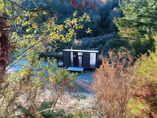 Shannon Casa | Te Paki Dam View by Tiny Away