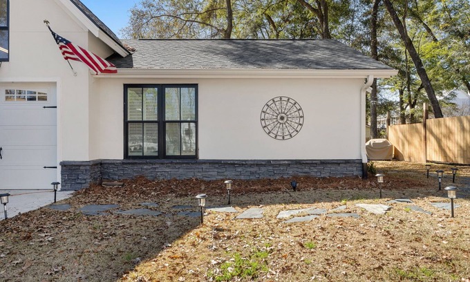 Summerville Historic District Cabaña | Teacup Cottage in the Heart of Historic Summerville