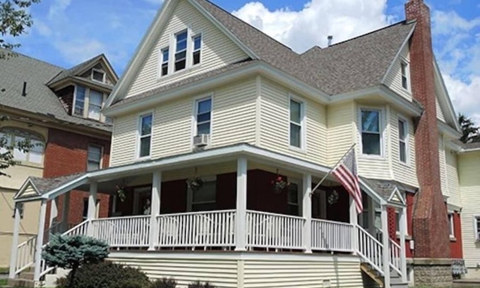 Oneonta Casa | Team Elm (Entire Property)