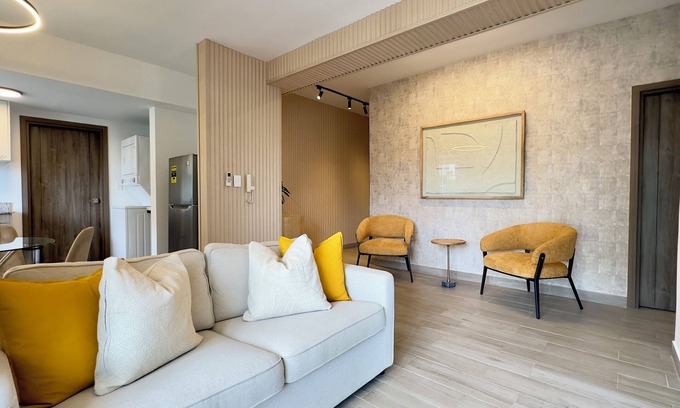 Evaristo Morales Apartamento | ✨TECHO FELIZ RENTALS | POOL IN ROOFTOP: City Views 2BR EVARISTO MORALES🌟