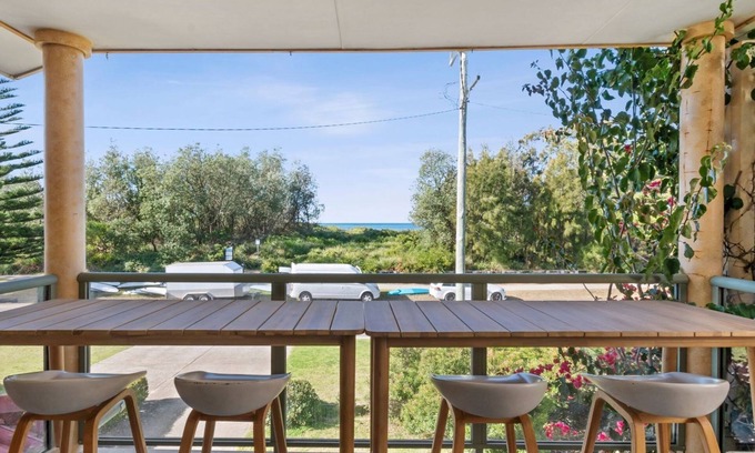 Broulee Casa | Ted's at Broulee - walk to the beach