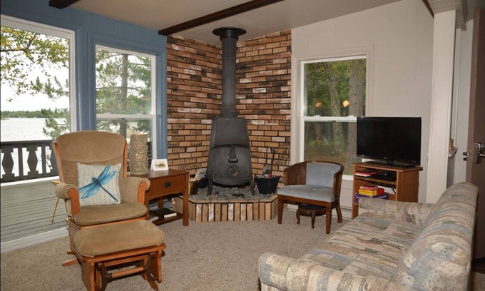 Superior Casa | TeeGeeLee Lakefront Cabin en Amnicon, disponible el 15 de mayo