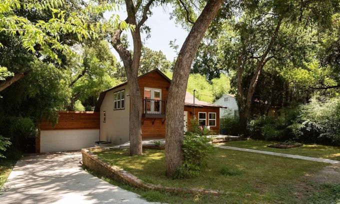 Little Forest Hills Casa | Teepee, Bamboo Forest, Minutes from White Rock Lake and The Arboretum