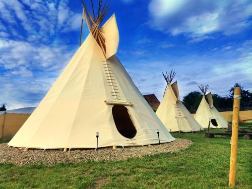Chodouny Otro | Teepee Camp Lounky