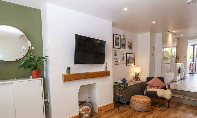 Newborough Cabaña | TEGFAN, pet friendly, with a garden in Newborough