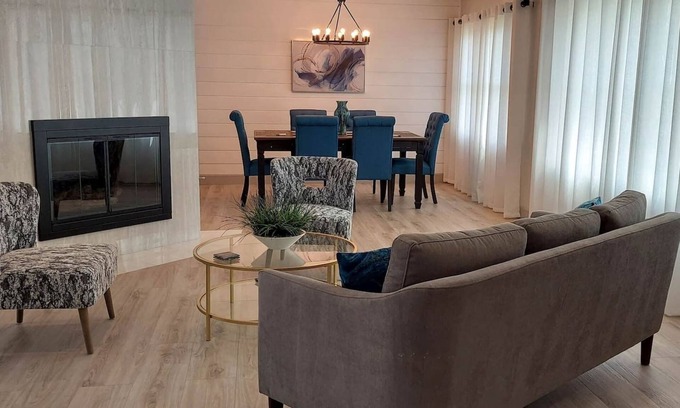 Camarillo Casa | Temp Housing For Insurance/Work/Travel/Remodel!