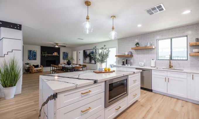 Rural-Geneva Casa | Tempe Wesleyan 4 Bedroom Home by RedAwning