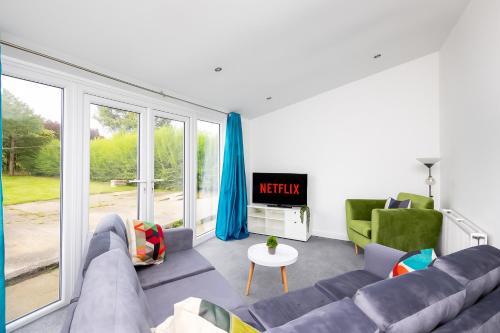 Whitkirk Casa | Temple by Alt-Stay Accommodation - 4 Bed House Ideal For Workforces & Relocations - Weekly & Monthly Rates Available
