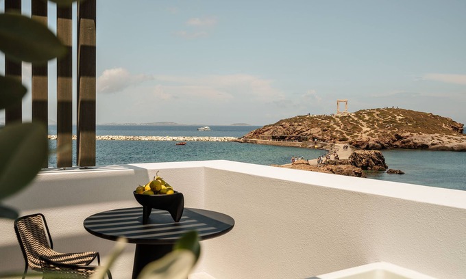 Naxos Apartamento | Temple Sea View Suite With Outdoor Jacuzzi