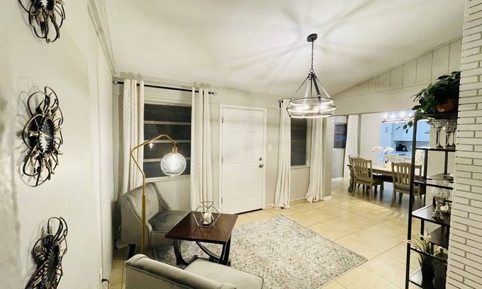 Temple Terrace Casa | Temple Terrace and Busch Gardens Hideout