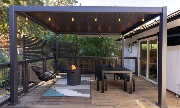 Templeton Casa | Templeton Creekside Cottage-Two en suites, wine fridge, pets ok!