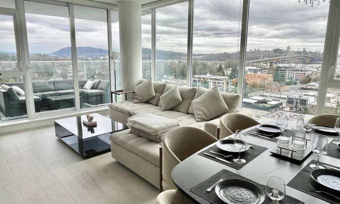 District of North Vancouver Apartamento | Tempurpedic King Bed Luxury Residence/Panoramic Views/Patio/EV Parking/Gym/Sauna