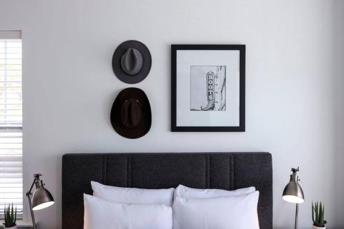 Charlotte Park Casa | Ten Minutes to Broadway Stunning Townhome