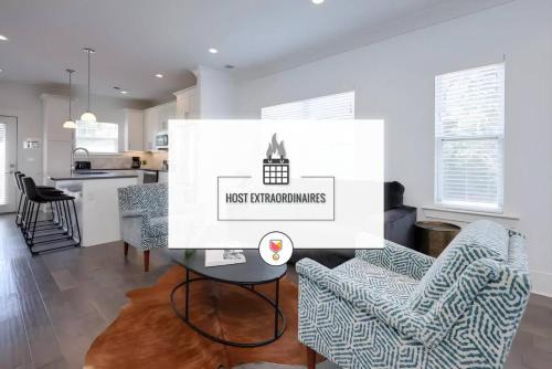 Charlotte Park Casa | Ten Minutes to Broadway Luxurious Gated Townhome