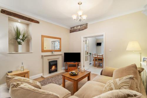 Tenby Casa | Tenby Cwtch - Short Walk to Beach