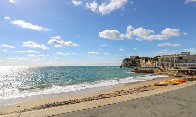 Totland Bay Cabaña | Tennyson View