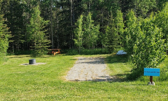 Sundre Alquiler De RV | Tent and RV site on the James River at Stark Ranch Resort Site #1