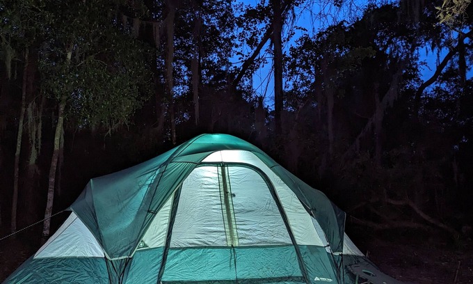 Edgar Alquiler De RV | Tent site with Electricity & Bathroom
