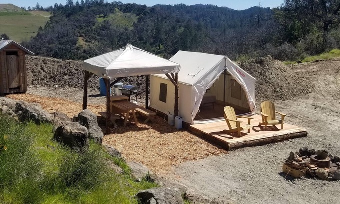 Santa Rosa Alquiler De RV | Estancia en una granja privada en una carpa de estilo safari con vista al valle de Sonoma