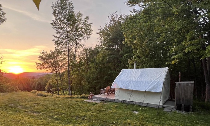 Cornish Alquiler De RV | Tentrr - Moose Trail Farm Campsite