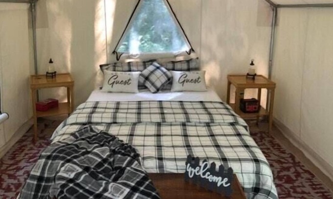 Ashfield Alquiler De RV | Tentrr Signature Site - Four Oaks at Camp Temike