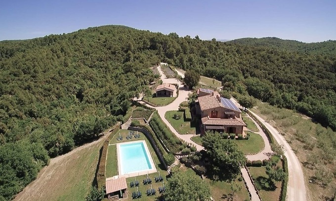 Gualdo Cattaneo Apartamento | Tenuta di Forte Sorgnano | Farmhouse with private pool