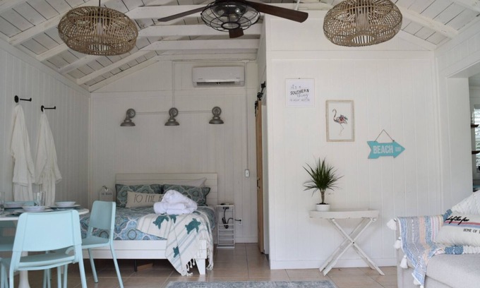 Forest Hills Cabaña | Termino Beach House Retreat w/ Hot Tub and Garden