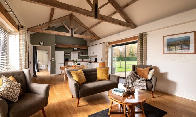 Fakenham Cabaña | Tern Cottage -2 bedroom cottage with luxury indoor heated pool close to the North Norfolk coast.coas