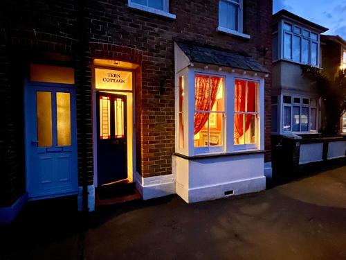 Bognor Regis Casa | Tern Cottage by inspirestays-com
