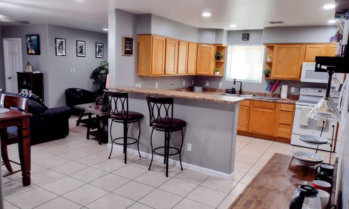 Maryvale Casa | TERRA NOVA Spacious 4-bedroom house in Phoenix AZ, 7 minutes from Downtown.