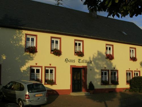 Morscheid-Riedenburg Apartamento | Terrace Apartment by the Zoo