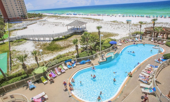 Destin Condominio | Terrace at Pelican Beach Resort by Panhandle Getaways