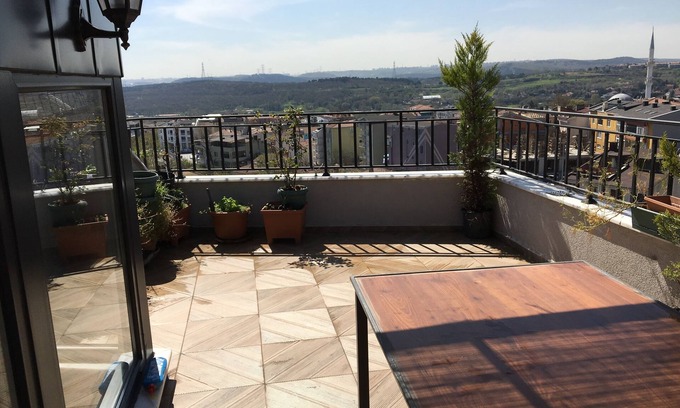 Kemerburgaz Apartamento | Terrace floor with excellent view- lovely neighborhood very close to the airport