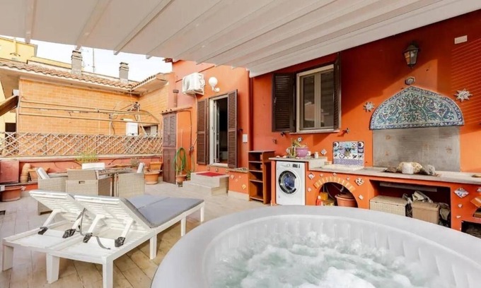 Zona LIII Tomba di Nerone Casa | Terrace of Love
