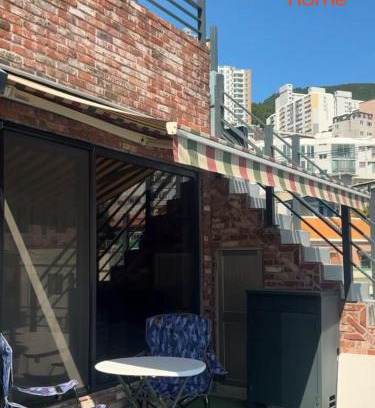 Seomyeon Villa | Terrace Rooftop Luggage Storage Spacious Two Rooms Beam Projector 4 Beds Jeonpo Seomyeon Busan Station