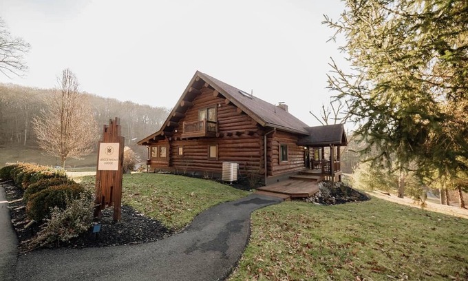 Rockbridge Cabina | Terrapin Hideaway's Loggerhead Main Lodge, Hocking Hills Logan Laureville Rockbridge Sleeps 16 Hot t