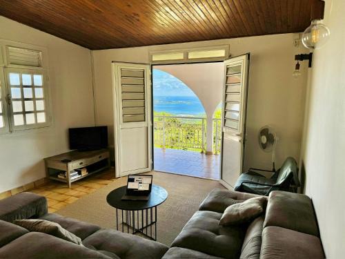 Le Lamentin Apartamento | Terrasse Panoramique, Calme et Spacieux, Vue sur Mer