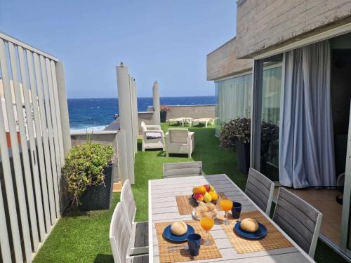 Puerto de Guimar Apartamento | Terraza al Mar