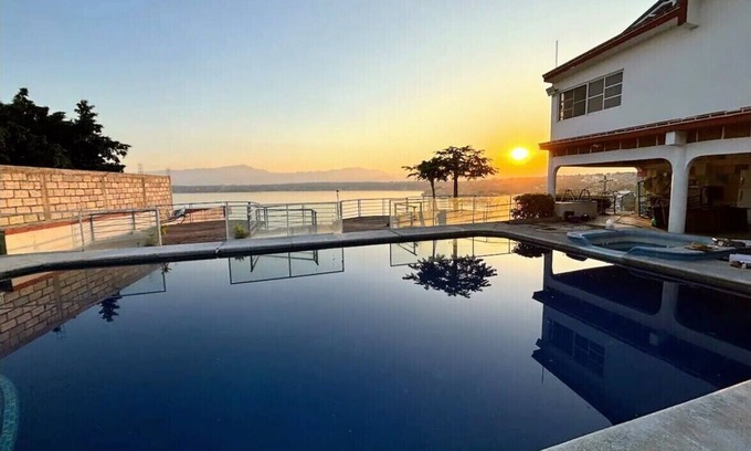 Tequesquitengo Casa | Terraza del lago