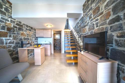 Milatos Beach Apartamento | TerraZeus - Stone House Beachfront 3