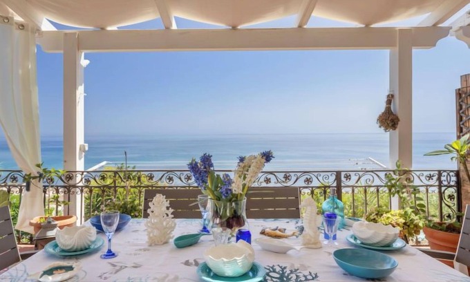 Porto Palo Casa | Terrazza del Sud by Interhome