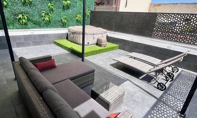 Foggia Apartamento | Terrazza Perez - apartment in city center with terrace and pool