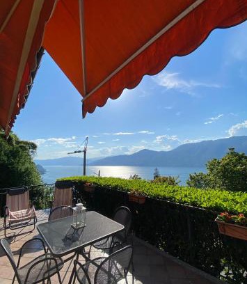 Brezzo di Bedero Apartamento | Terrazza sul lago