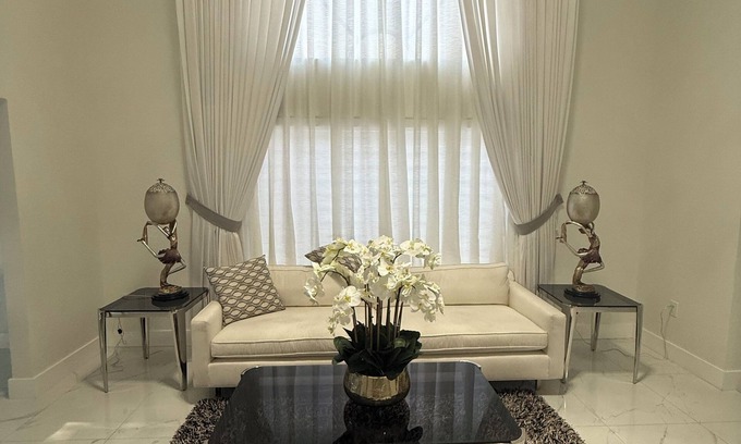 Miami Gardens Casa | Terrific 4-bedroom house with AC in Miami Lakes
