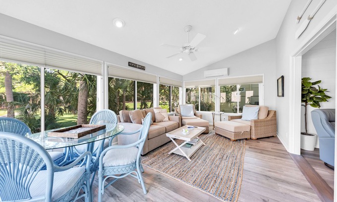 Tarpon Pond Casa | Terrific 4 BR/2BA Tarpon Cottage! Great Location! Amenity Cards!