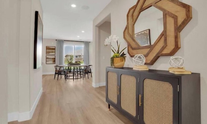 Lathrop Casa | Terrific 5-bedroom home in Lathrop. Former model home. Tastefully furnished.