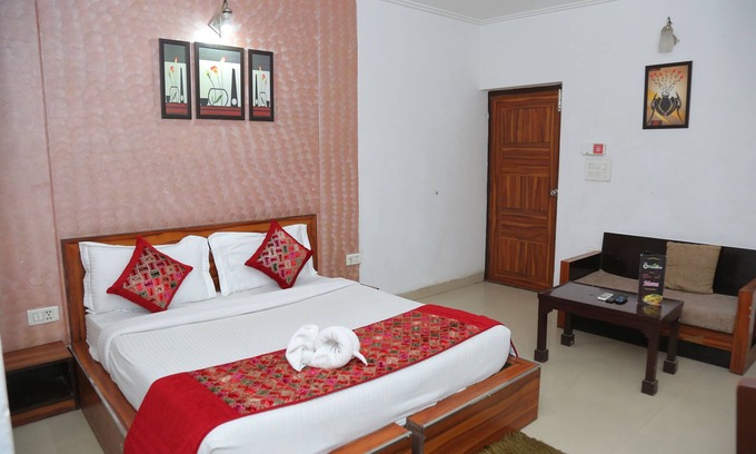 South West Casa | Terrific 9-bedroom hotel in marvelous New Delh Airporti with AC, WiFi