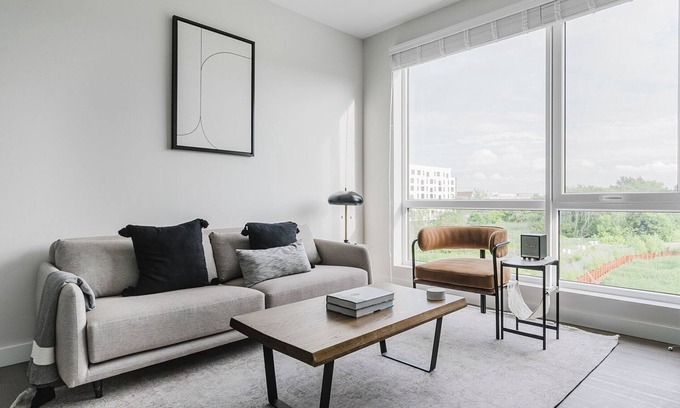 Revere Apartamento | Terrific Revere 1BR w/ EV Charging, Gym, Pool, W/D, by Blueground